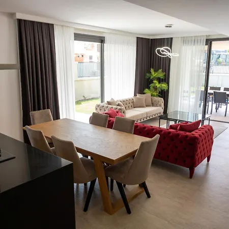 Vila Merkez Havuzlu Odalarbanyolu