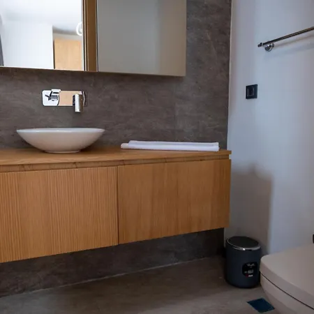 Merkez Havuzlu Odalarbanyolu Villa Çeşme