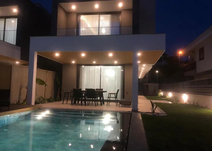 Merkez Havuzlu Odalarbanyolu Willa Çeşme